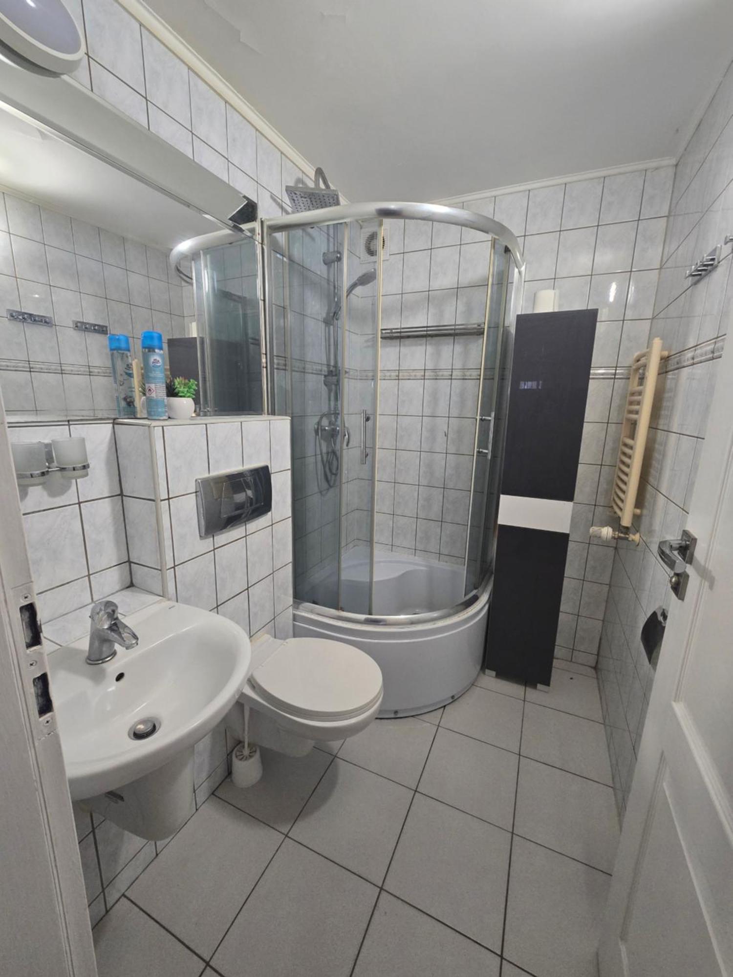 Hotel Dworek Breslavia Esterno foto