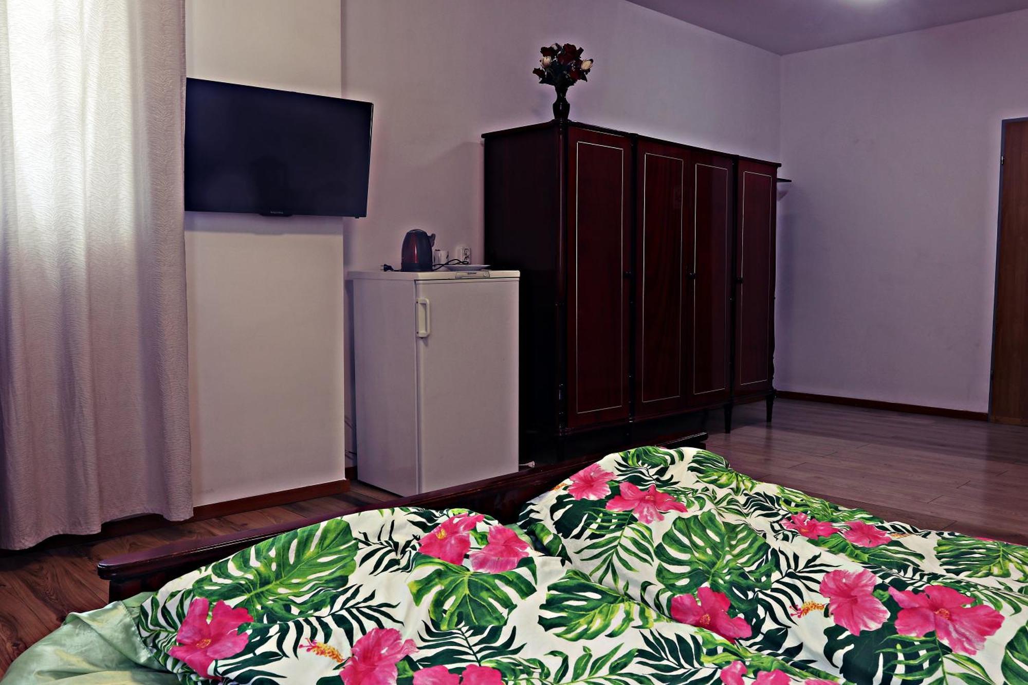 Hotel Dworek Breslavia Esterno foto