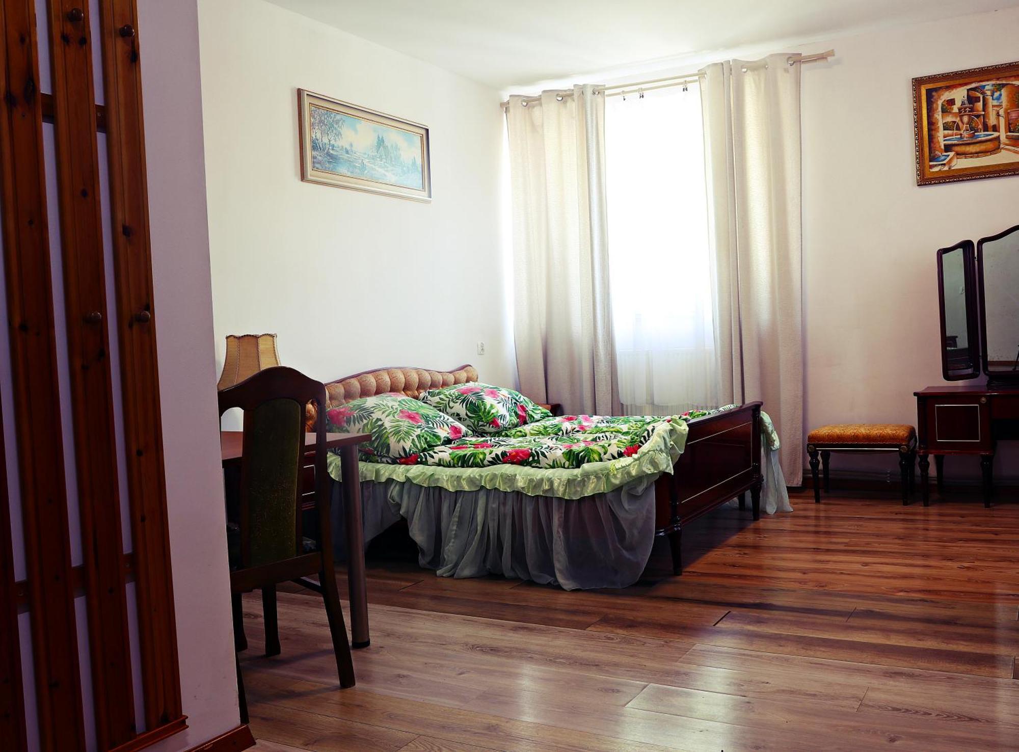 Hotel Dworek Breslavia Esterno foto
