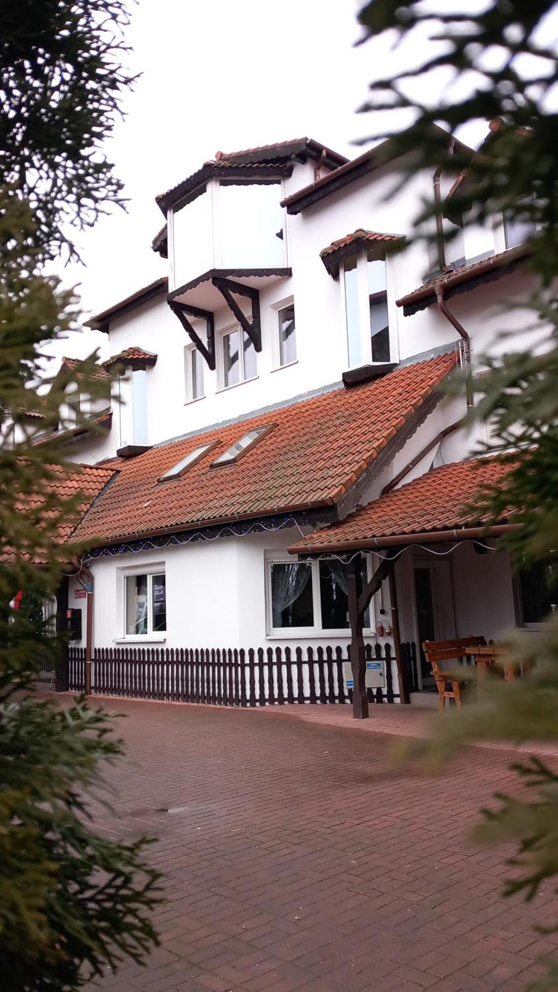 Hotel Dworek Breslavia Esterno foto