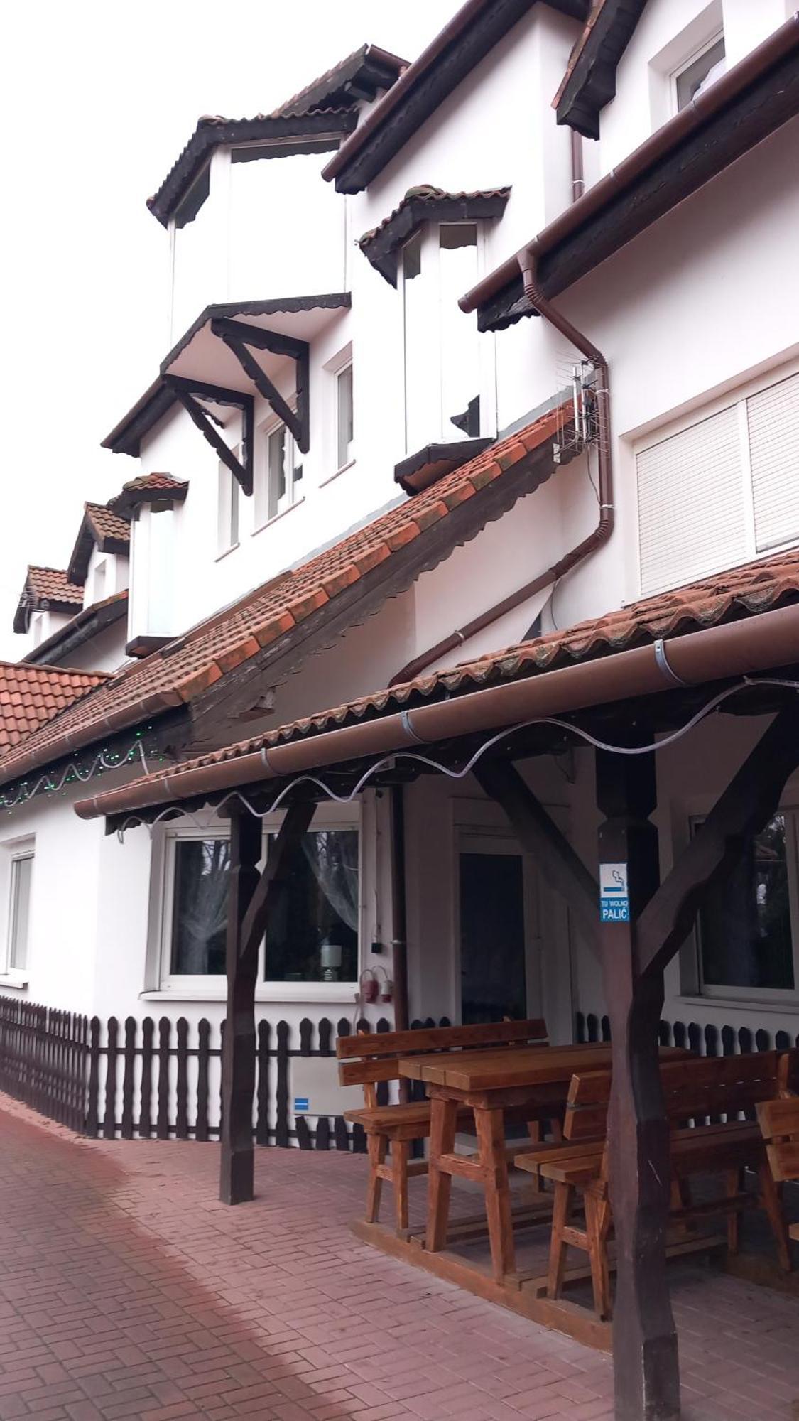 Hotel Dworek Breslavia Esterno foto